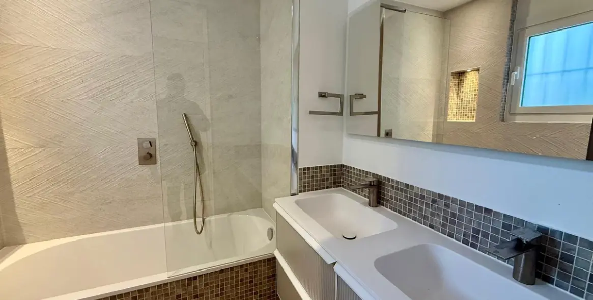 Долгосрочная аренда апартаментов на первом этаже в Nueva Andalucía 7