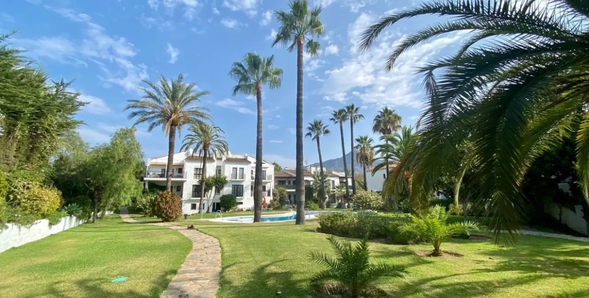 Долгосрочная аренда апартаментов на первом этаже в Nueva Andalucía 16