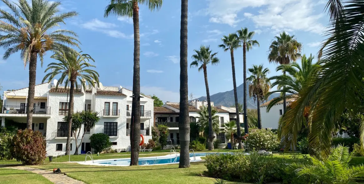 Долгосрочная аренда апартаментов на первом этаже в Nueva Andalucía 17