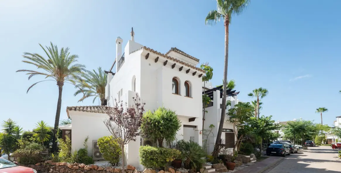 Sale of townhouse in Benahavís (district Benahavís) 1