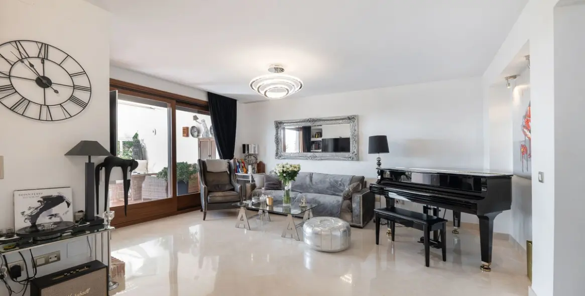 Sale of townhouse in Benahavís (district Benahavís) 2