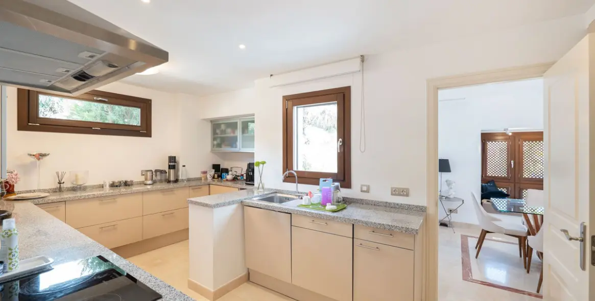 Sale of townhouse in Benahavís (district Benahavís) 7