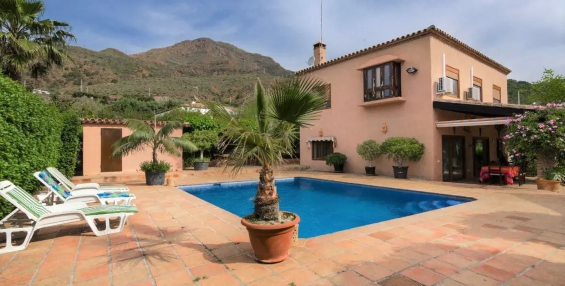 Venta de finca - cortijo en Estepona 1