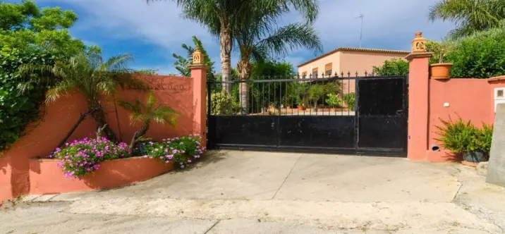 Продажа финки в Estepona 1