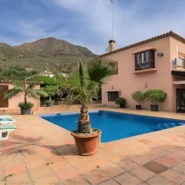 Venta de finca - cortijo en Estepona