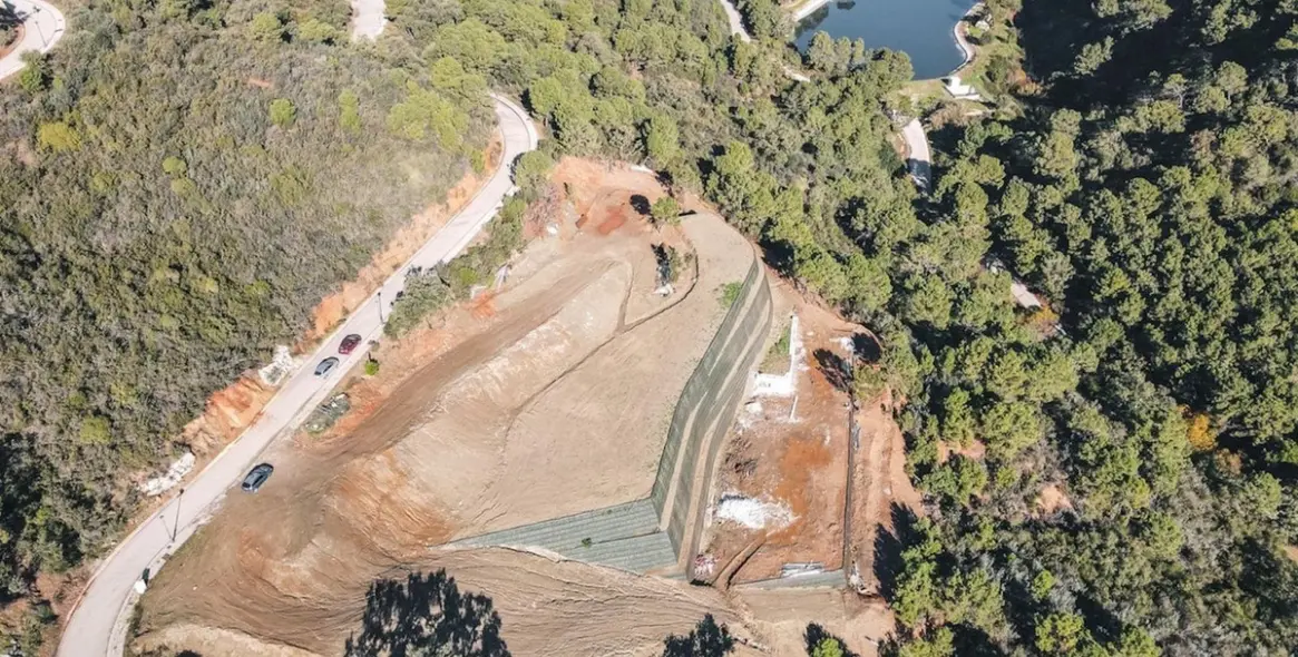 Sale of residential plot in Benahavís 1