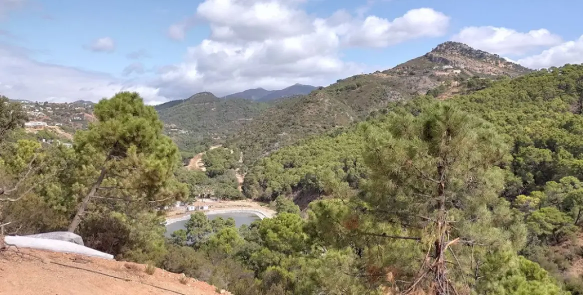 Sale of residential plot in Benahavís 3
