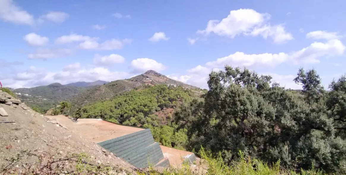 Sale of residential plot in Benahavís 4