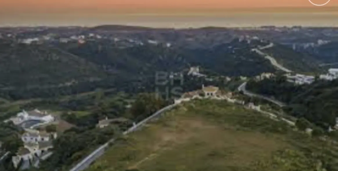 Sale of residential plot in Benahavís 10