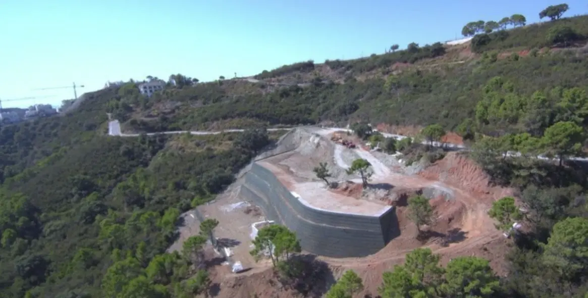 Sale of residential plot in Benahavís 12