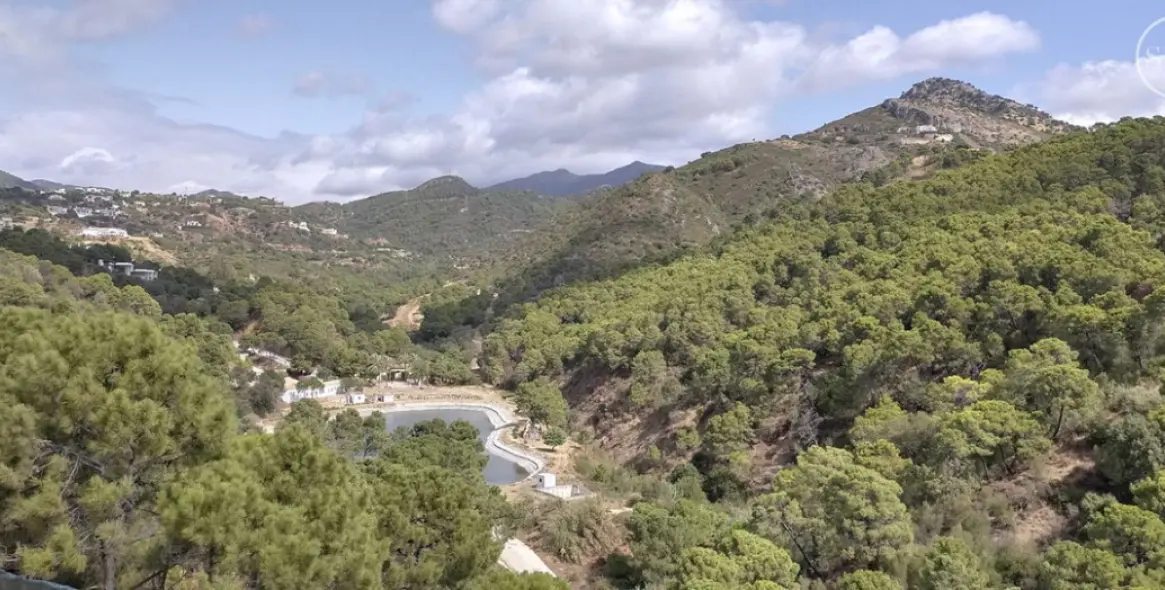 Sale of residential plot in Benahavís 13