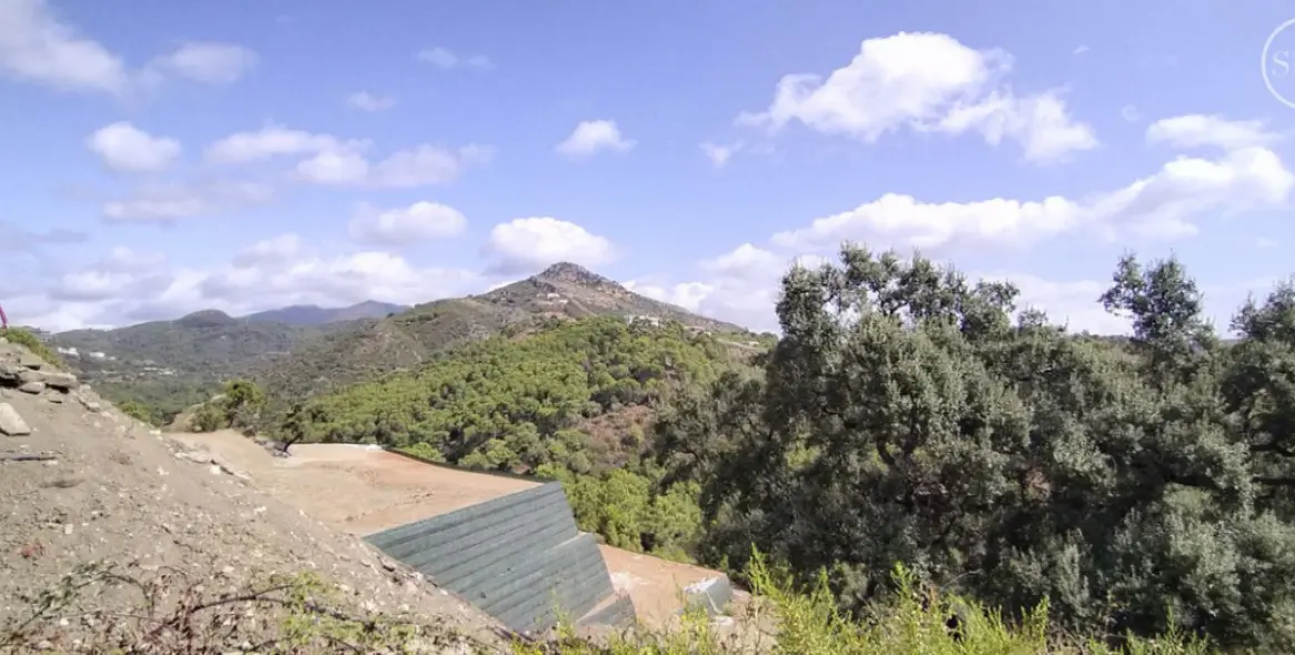 Sale of residential plot in Benahavís 15