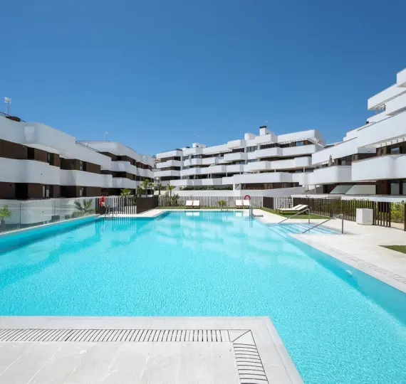 Продажа апартаментов на среднем этаже в Estepona