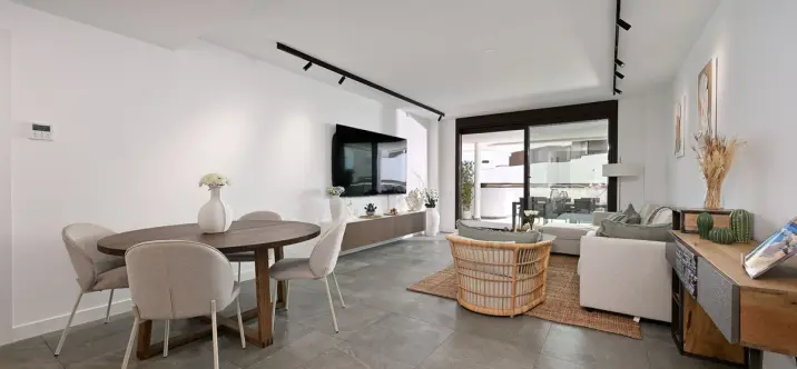 Venta de apartamento en planta media en Estepona 3