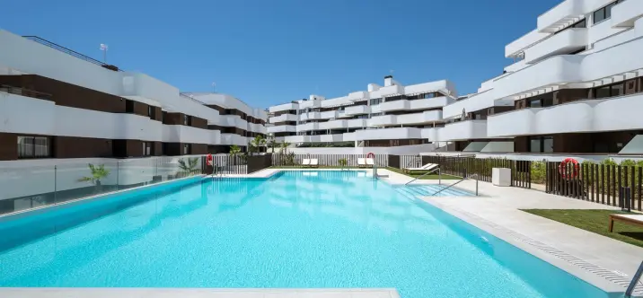 Sale of middle floor apartment in Estepona 0