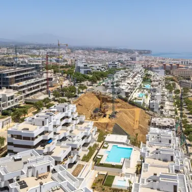 Sale of middle floor apartment in Estepona