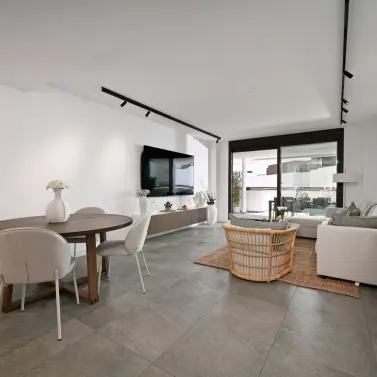 Sale of middle floor apartment in Estepona