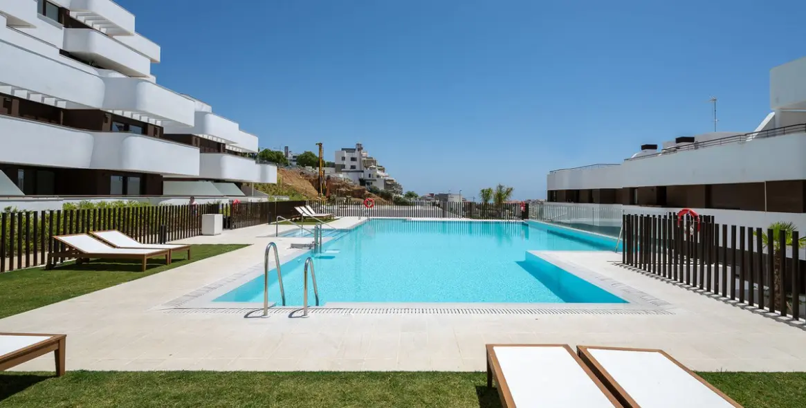 Sale of middle floor apartment in Estepona 28