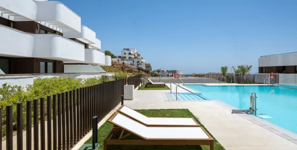 Sale of middle floor apartment in Estepona 31