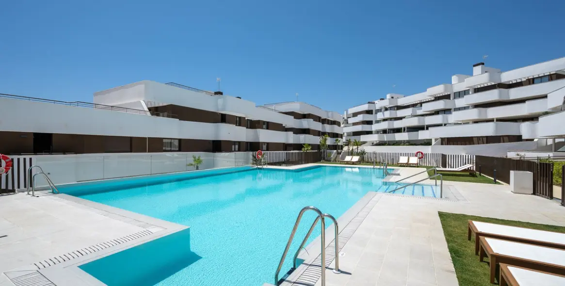 Sale of middle floor apartment in Estepona 34