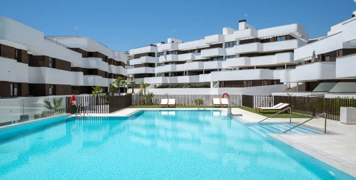 Sale of middle floor apartment in Estepona 35