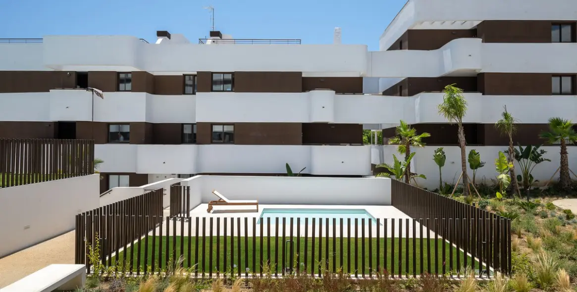 Sale of middle floor apartment in Estepona 39