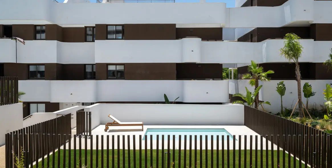 Sale of middle floor apartment in Estepona 40