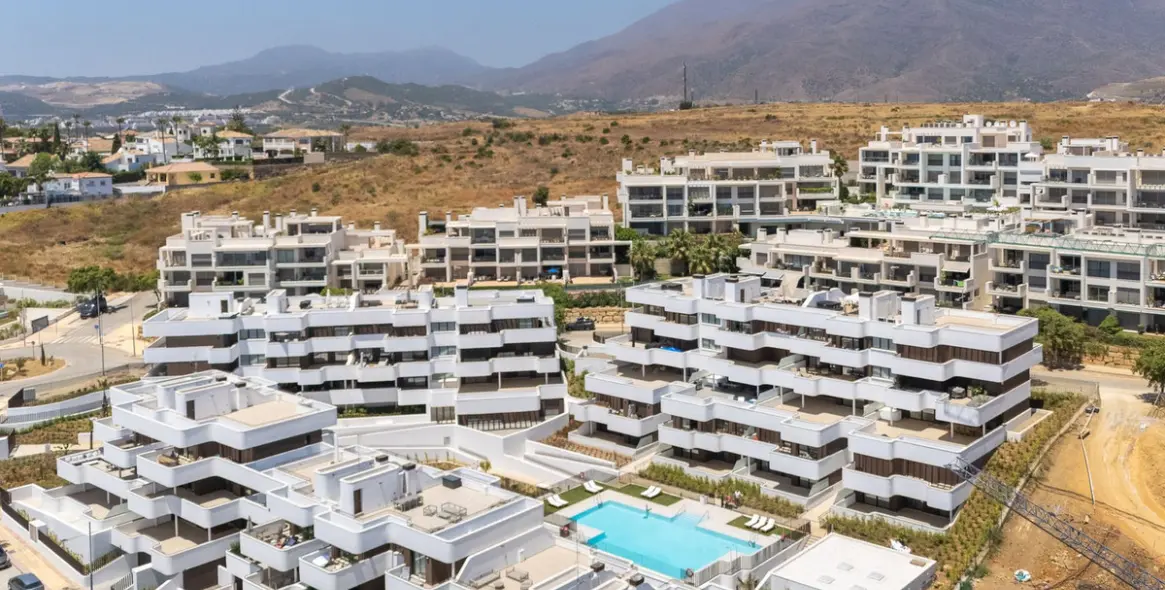 Sale of middle floor apartment in Estepona 42