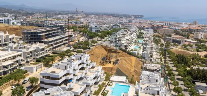 Venta de apartamento en planta media en Estepona 1