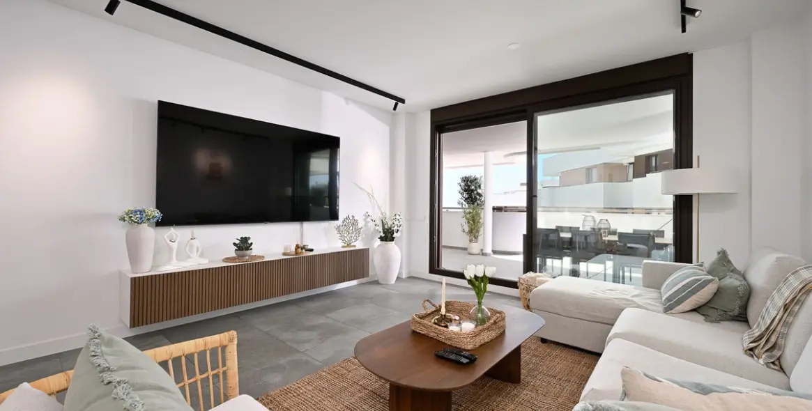 Venta de apartamento en planta media en Estepona 5