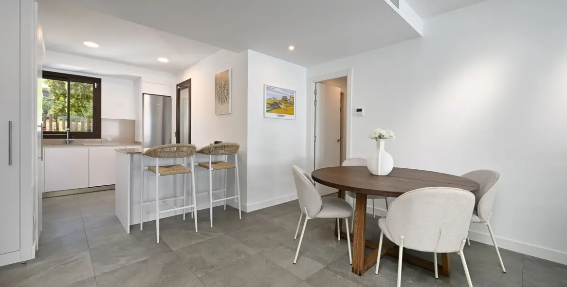 Venta de apartamento en planta media en Estepona 8