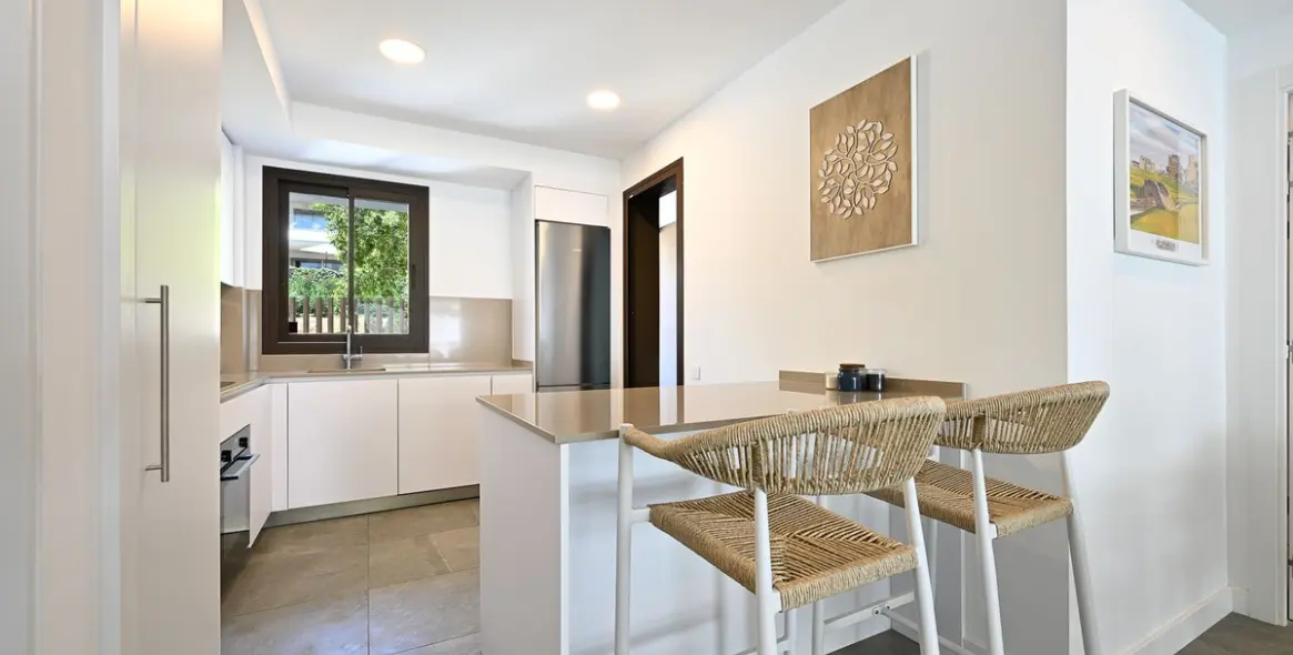 Venta de apartamento en planta media en Estepona 9