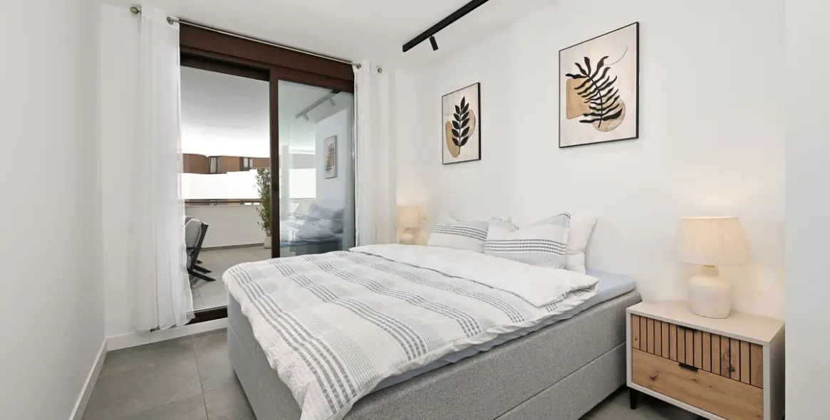 Venta de apartamento en planta media en Estepona 11