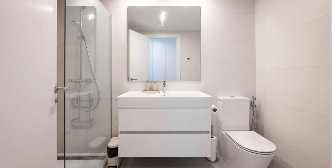 Venta de apartamento en planta media en Estepona 13