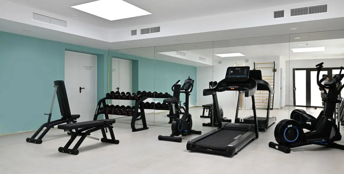 Venta de apartamento en planta media en Estepona 20