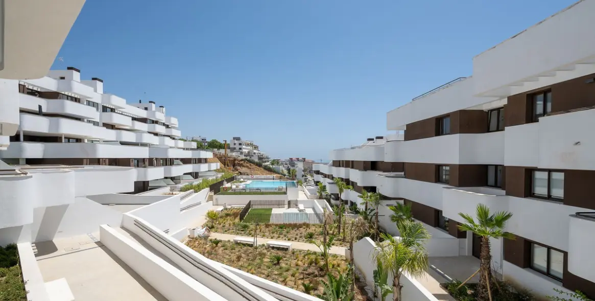 Продажа апартаментов на среднем этаже в Estepona 24