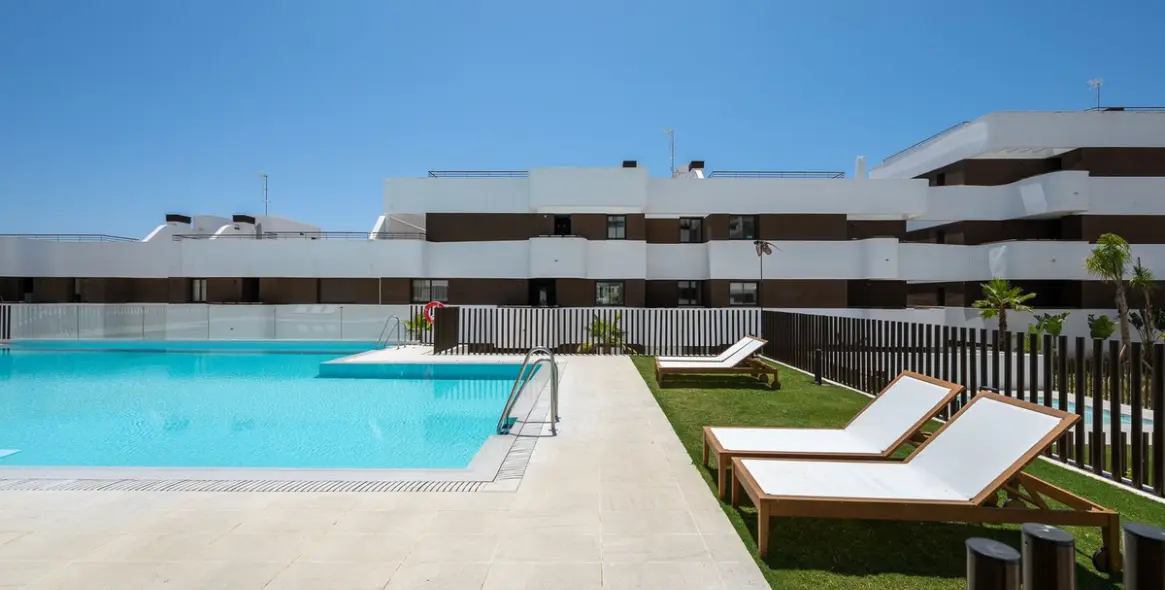 Продажа апартаментов на среднем этаже в Estepona 30