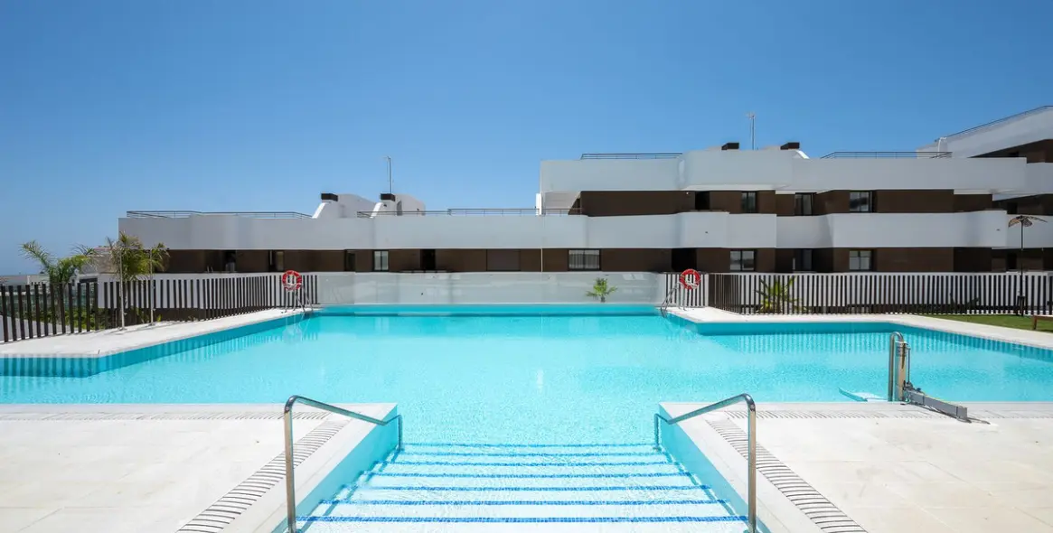 Продажа апартаментов на среднем этаже в Estepona 32