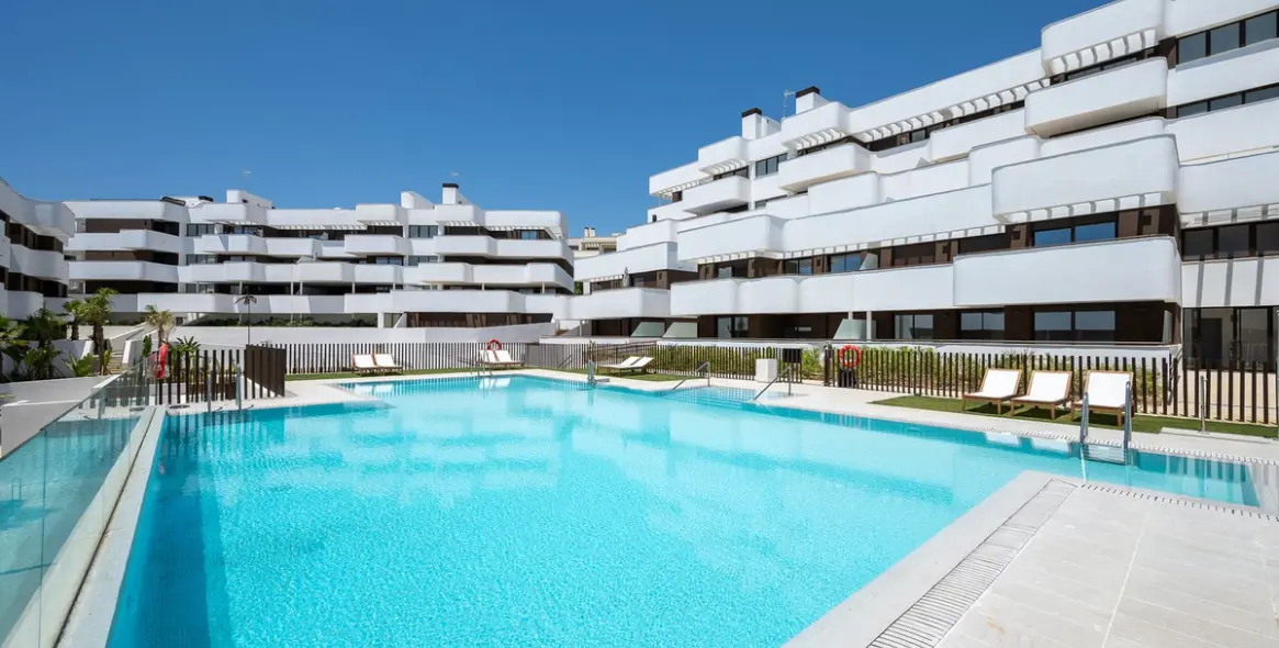Продажа апартаментов на среднем этаже в Estepona 40