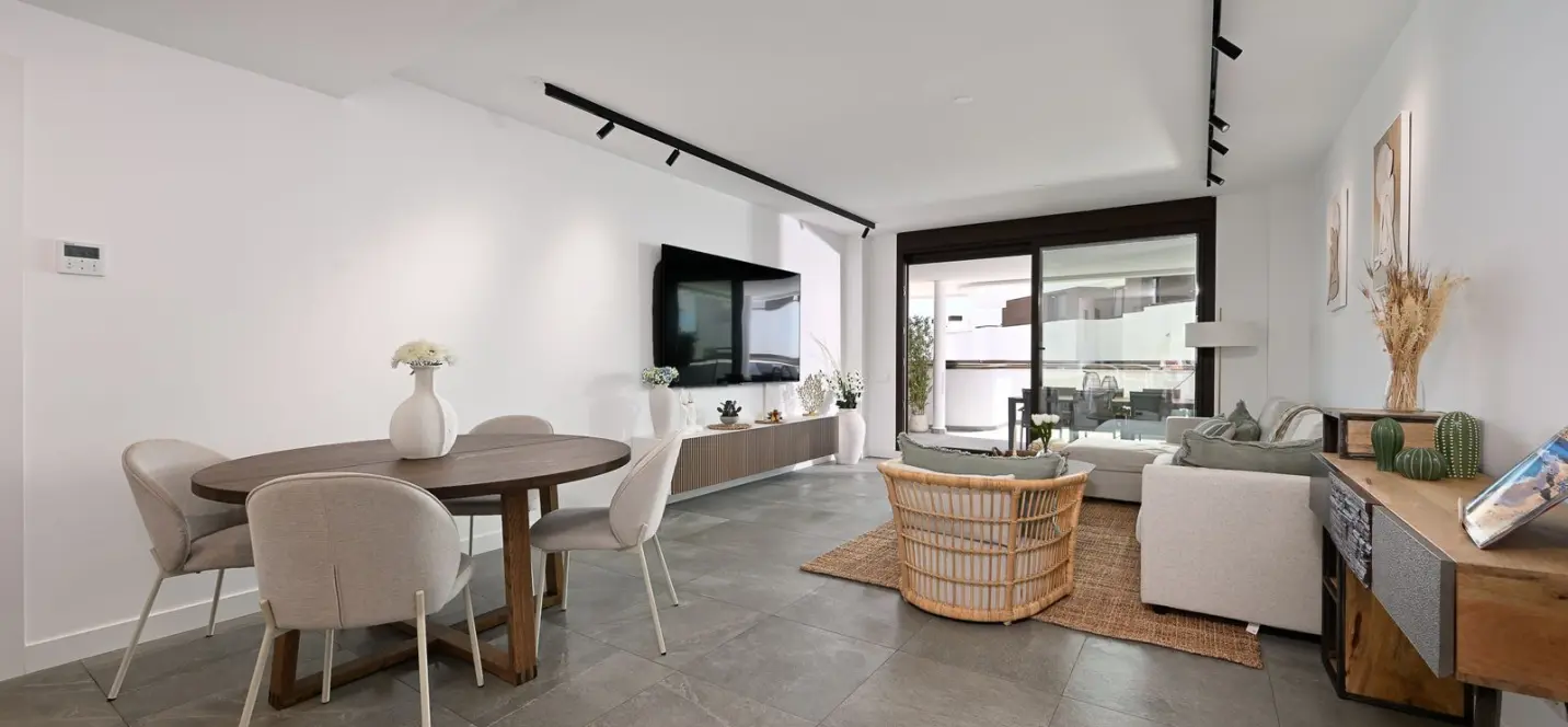 Sale of middle floor apartment in Estepona 3