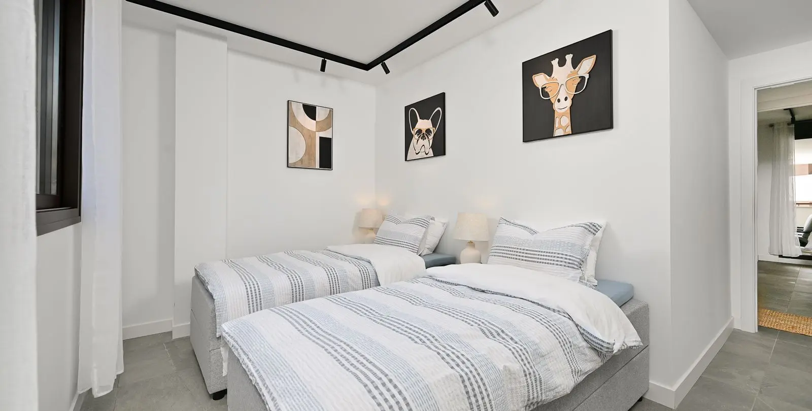 Venta de apartamento en planta media en Estepona 16