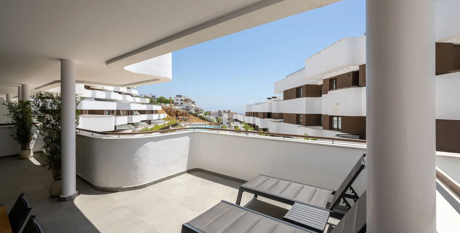 Venta de apartamento en planta media en Estepona 22