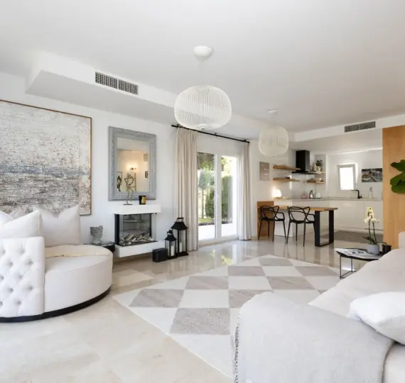 Продажа дома на две семьи в Calahonda