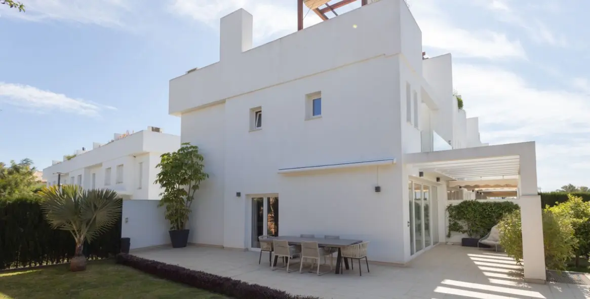 Продажа дома на две семьи в Calahonda 3