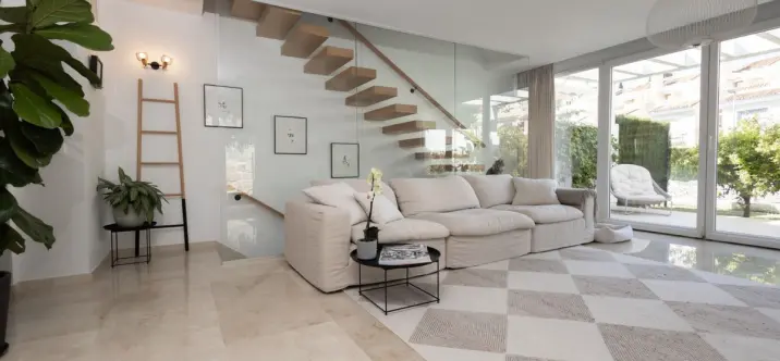 Продажа дома на две семьи в Calahonda 3