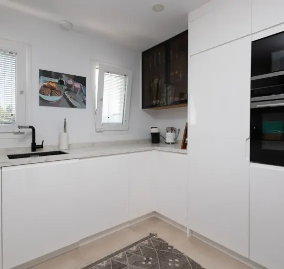 Продажа дома на две семьи в Calahonda