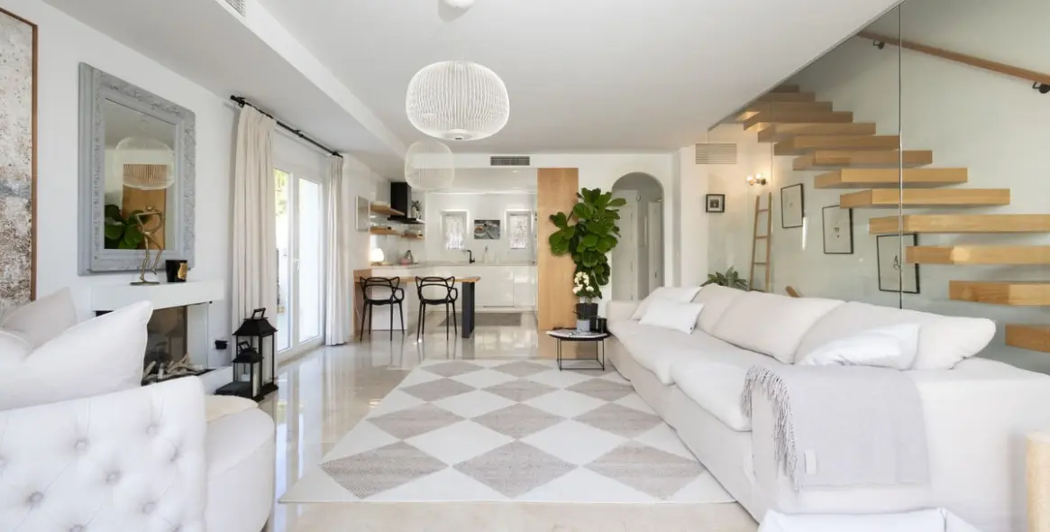 Sale of semi-detached house in Calahonda 3