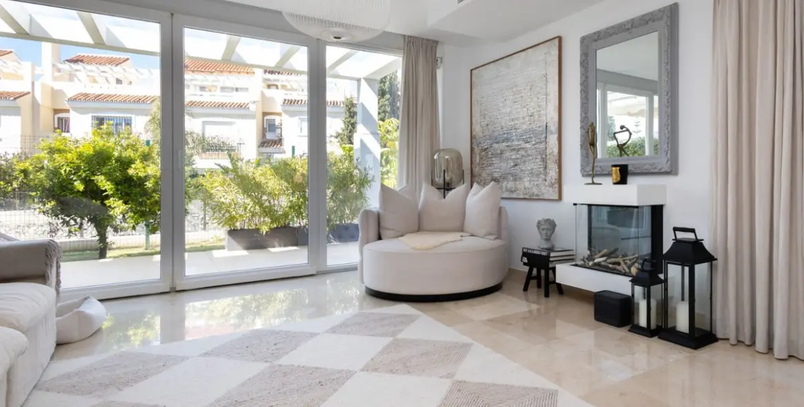 Sale of semi-detached house in Calahonda 10