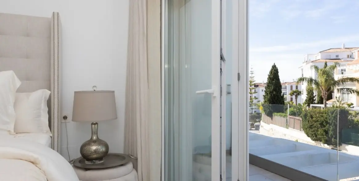 Продажа дома на две семьи в Calahonda 24