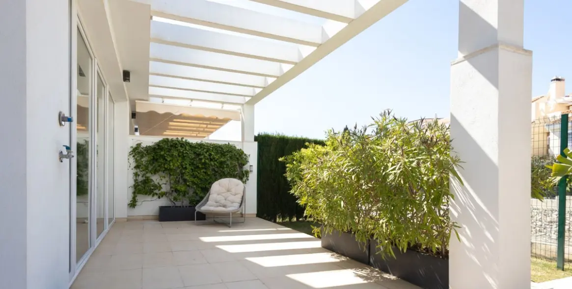 Продажа дома на две семьи в Calahonda 25